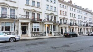 Basic Apartment, 1 King Bed with Sofa bed | Exterior - Elegant 1 Bedroom in Knightsbridge With Large Patio (London)
