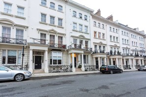 Basic Apartment, 1 King Bed with Sofa bed | Exterior - Elegant 1 Bedroom in Knightsbridge With Large Patio (London)