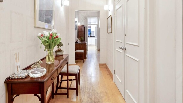 Basic Apartment, 1 King Bed with Sofa bed | Private kitchen | Fridge, microwave, oven, stovetop - Elegant 1 Bedroom in Knightsbridge With Large Patio (London)