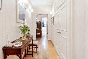 Basic Apartment, 1 King Bed with Sofa bed | Private kitchen | Fridge, microwave, oven, stovetop