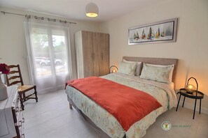 4 bedrooms, iron/ironing board, free WiFi, bed sheets