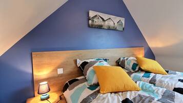 2 bedrooms, iron/ironing board, free WiFi, bed sheets