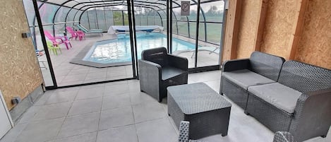 حمّام سباحة مُدفَّأ