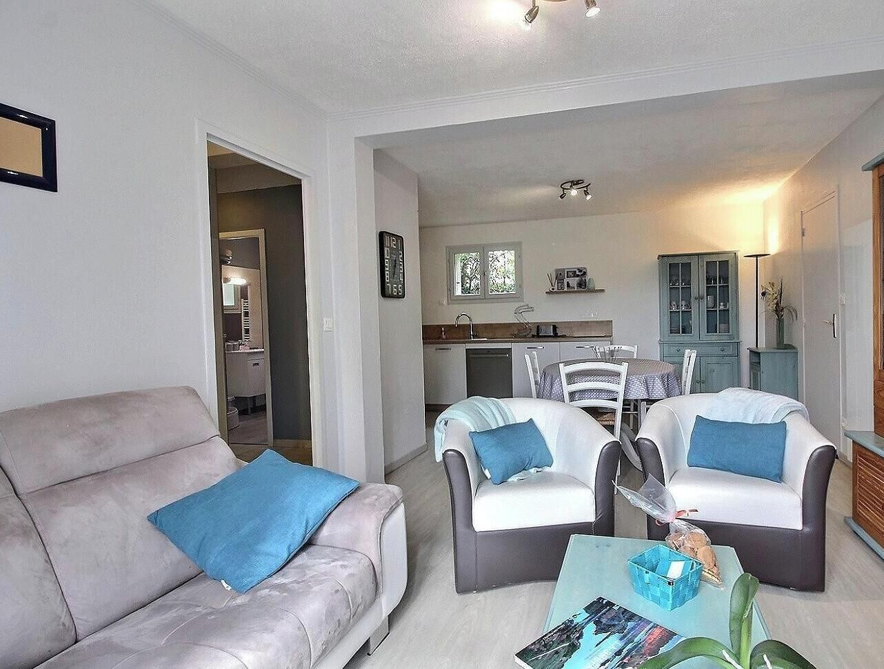 TV, DVD player, ping pong, books