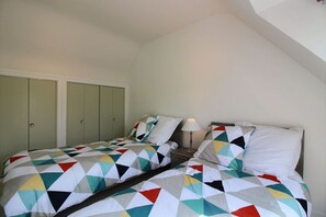 3 bedrooms, iron/ironing board, free WiFi, bed sheets