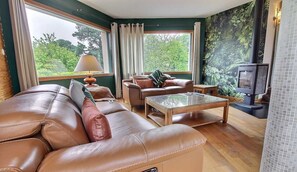 TV, peis, DVD-spiller og stereoanlegg