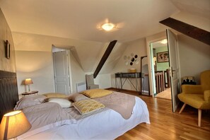 3 bedrooms, iron/ironing board, free WiFi, bed sheets