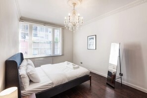 2 bedrooms, laptop workspace, iron/ironing board, free WiFi