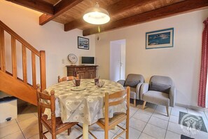 Dining - The Little House of Fréhel (FREHEL)