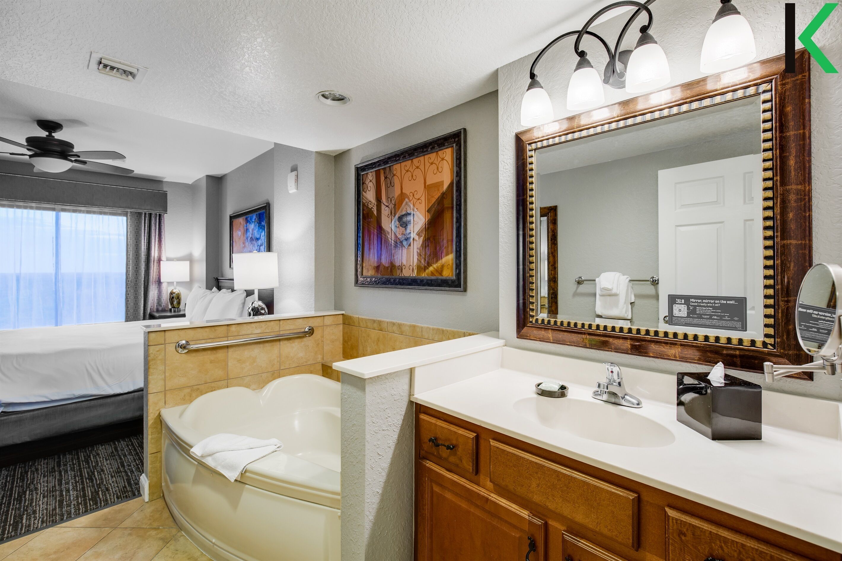 combined shower/bathtub, hair dryer, towels