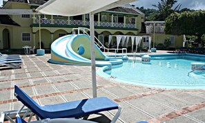 Outdoor pool - Beachfront 2 Bedroom-2.5 bathroom Penthouse in the heart of Ocho Rios (Ocho Rios)