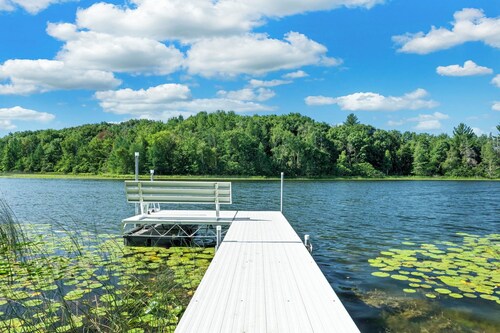 Lake Cabin w/ King Bed & Fire Pit near Dells