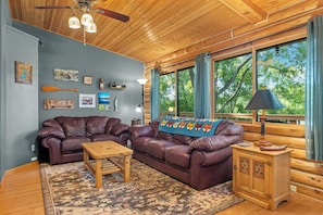 Smart TV, DVD player - Lake Cabin w/ King Bed & Fire Pit near Dells (Oxford)