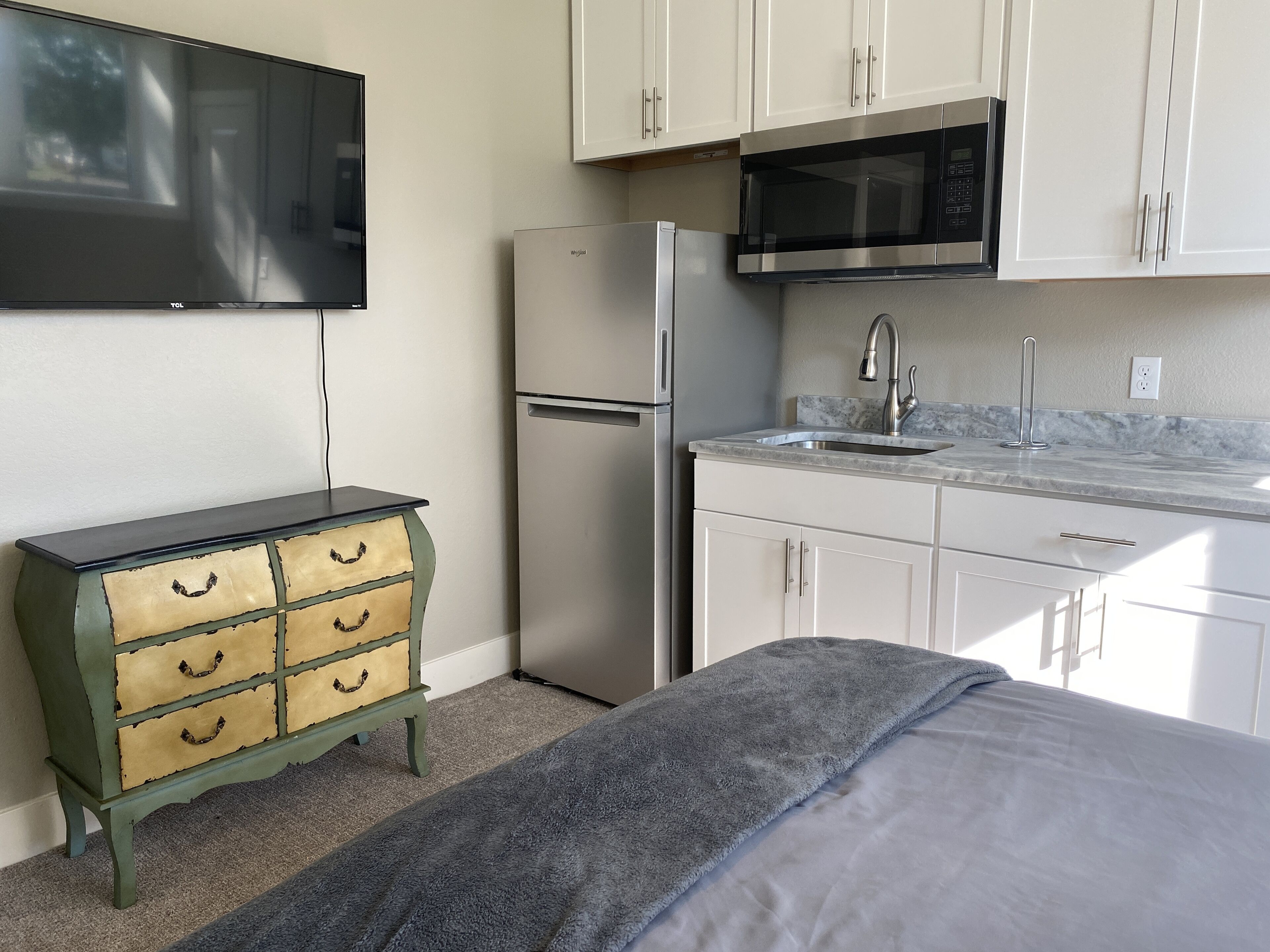 Gorgeous Remodeled Studios! # 8