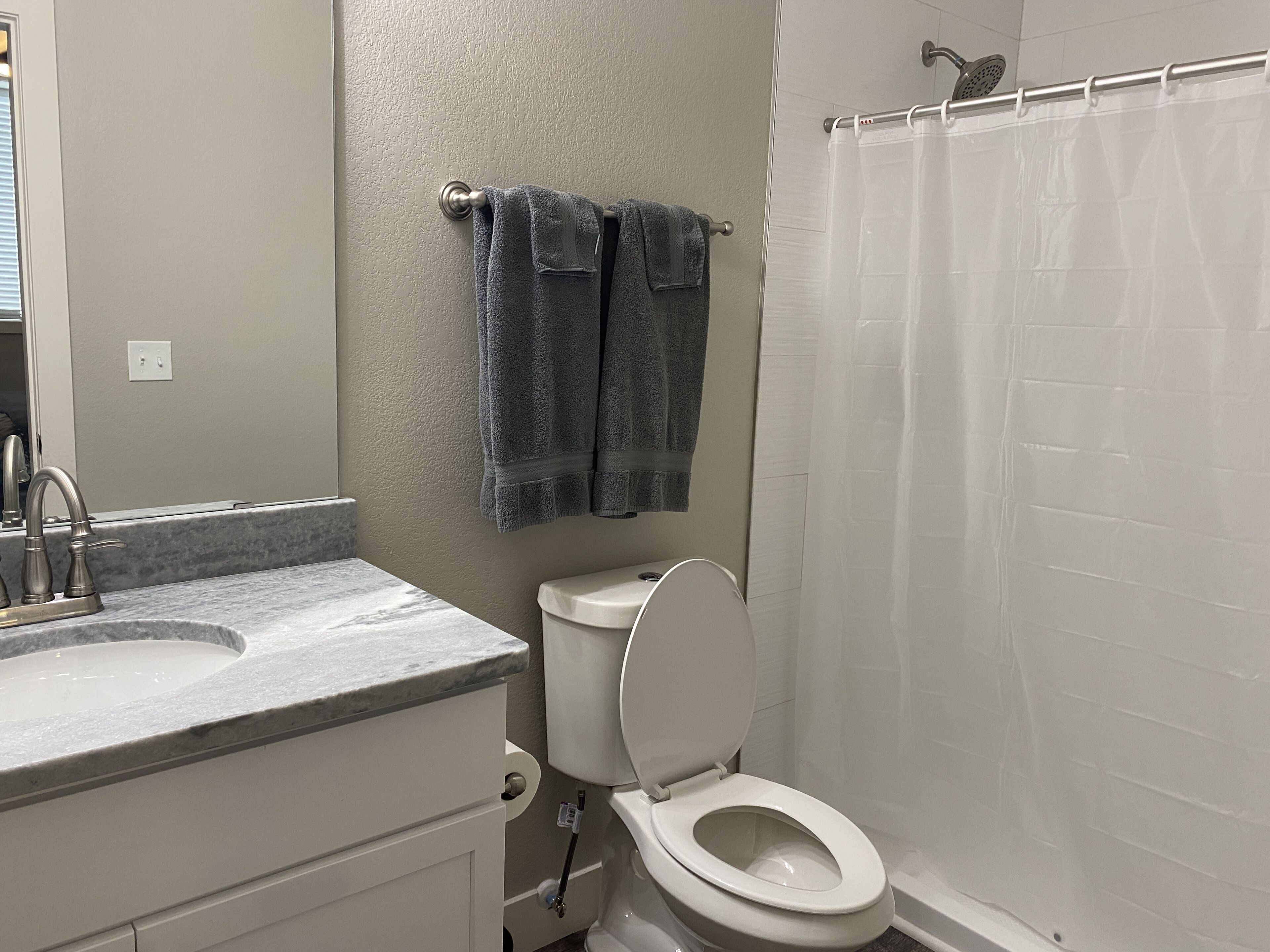 Gorgeous Remodeled Studios! # 8