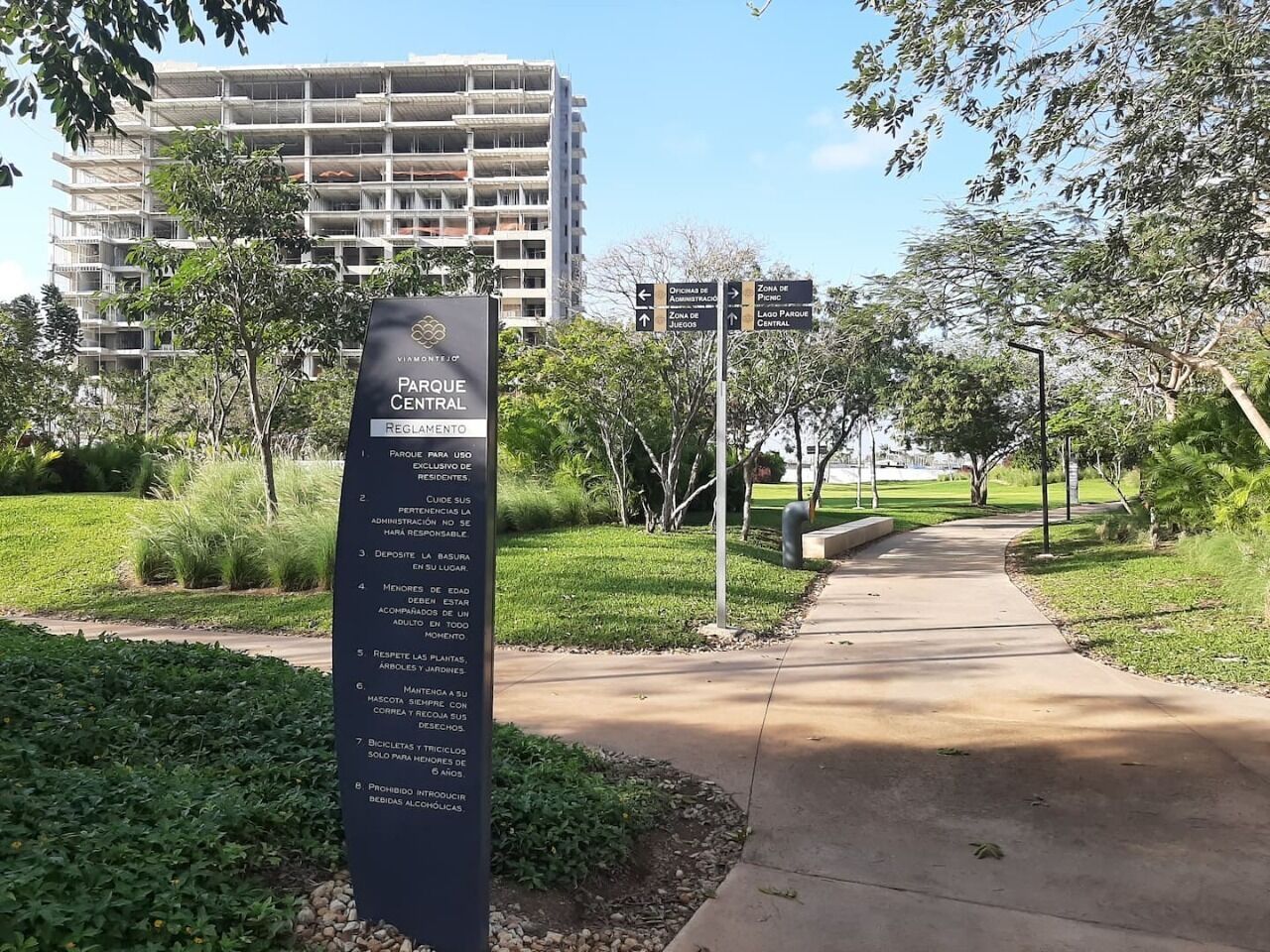 المنطقة المحيطة بالمنشأة