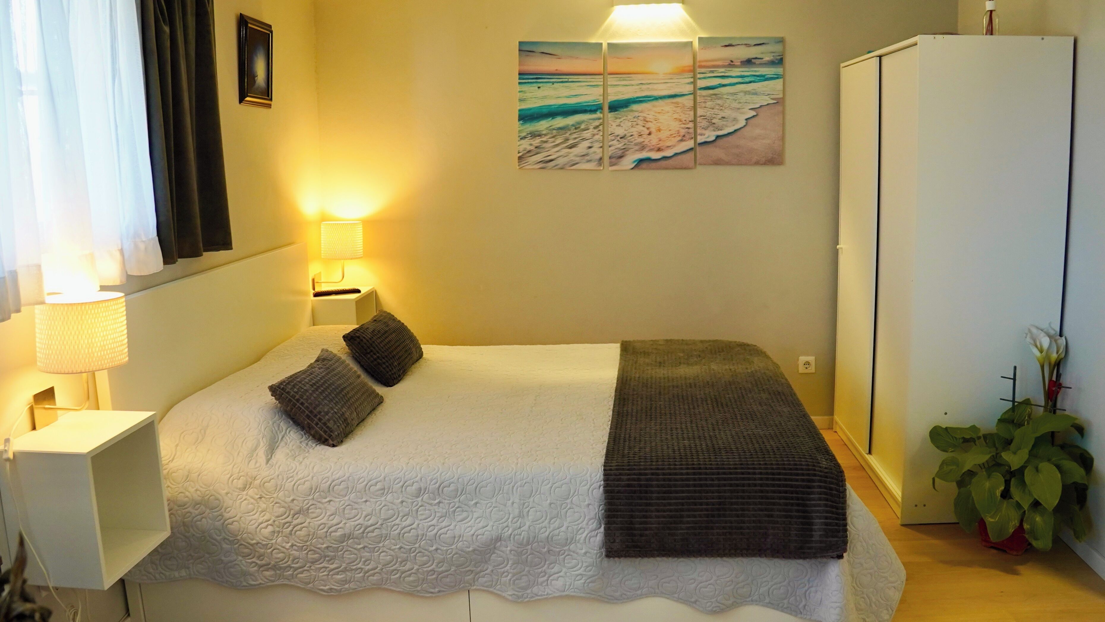 1 bedroom, in-room safe, iron/ironing board, free WiFi