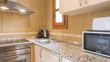 Fridge, microwave, oven, dishwasher