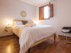 1 bedroom, iron/ironing board, Internet, bed sheets