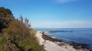 Una spiaggia nelle vicinanze