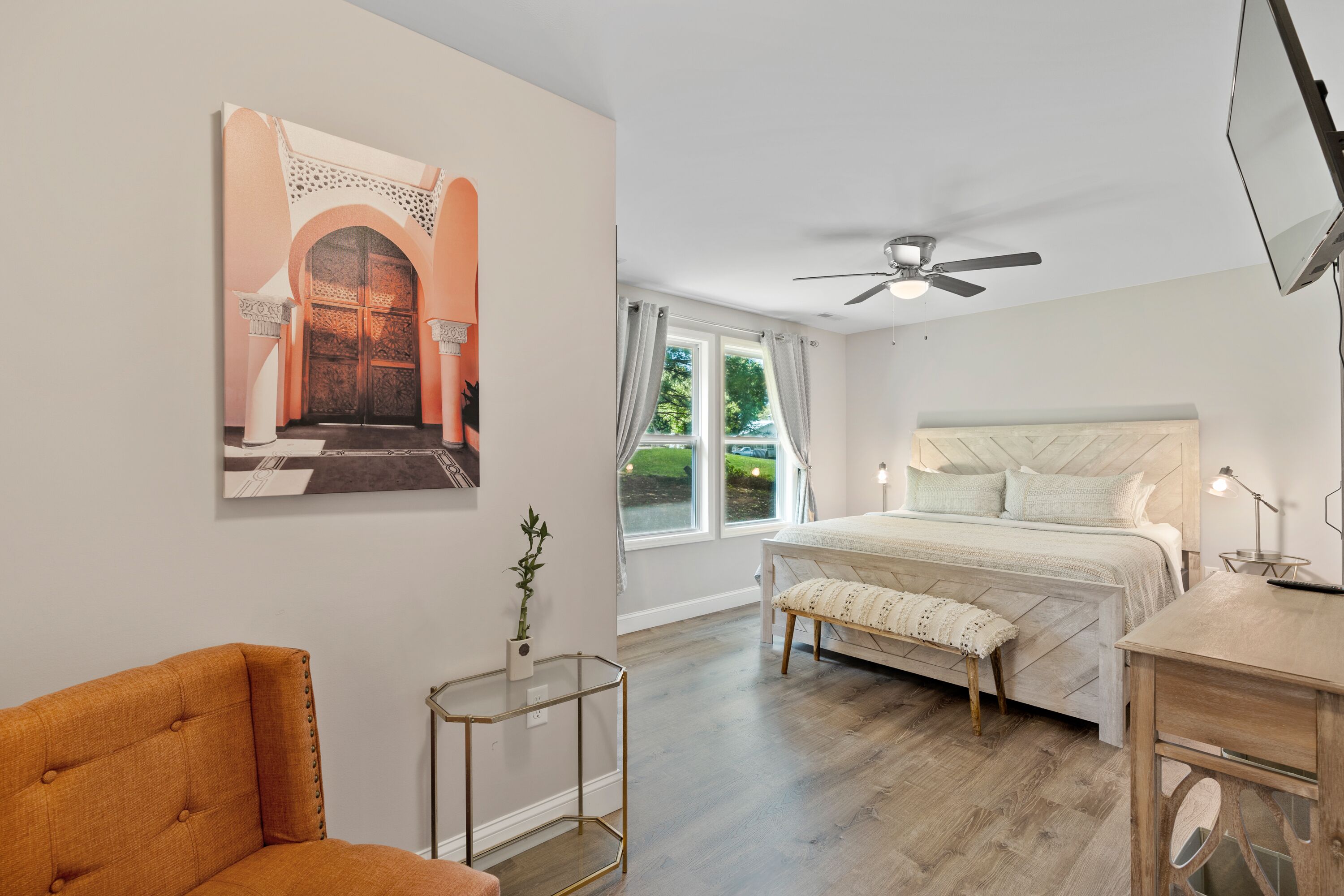 3 slaapkamers, een strijkplank/strijkijzer, wifi, beddengoed