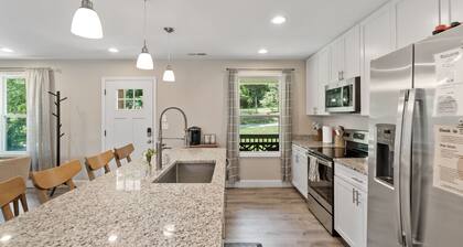 Asheville Escape • Pet-Friendly Yard • Near Downtown