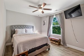 3 bedrooms, iron/ironing board, WiFi, bed sheets