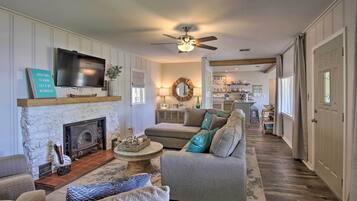 TV, fireplace