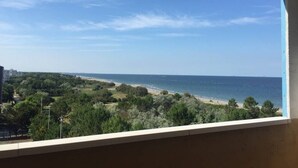 A balcony with a view of a beach and ocean. - [lido Adriano Free Parking]appartamento SUL Mare (Lido Adriano)