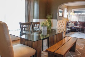 Dining - Beautiful Bungalow On 7th *No Cleaning Fee* (McMinnville)