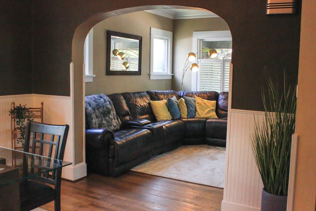 Beautiful Bungalow On 7th *No Cleaning Fee*