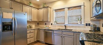 Beautiful Bungalow On 7th *No Cleaning Fee*
