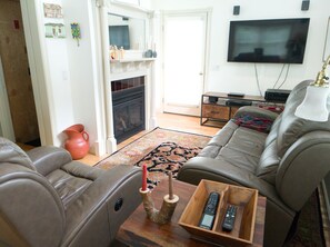 Smart TV, fireplace, books, offices