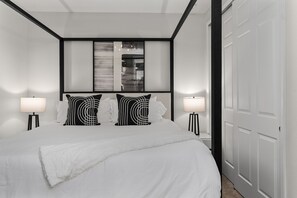 8 bedrooms, iron/ironing board, travel crib, internet - Arcades, Movie Room, Princess & Dinosaur Custom Bunk Kids Rooms, Pool Table, BBQ, No Rear Neighbors (Kissimmee)