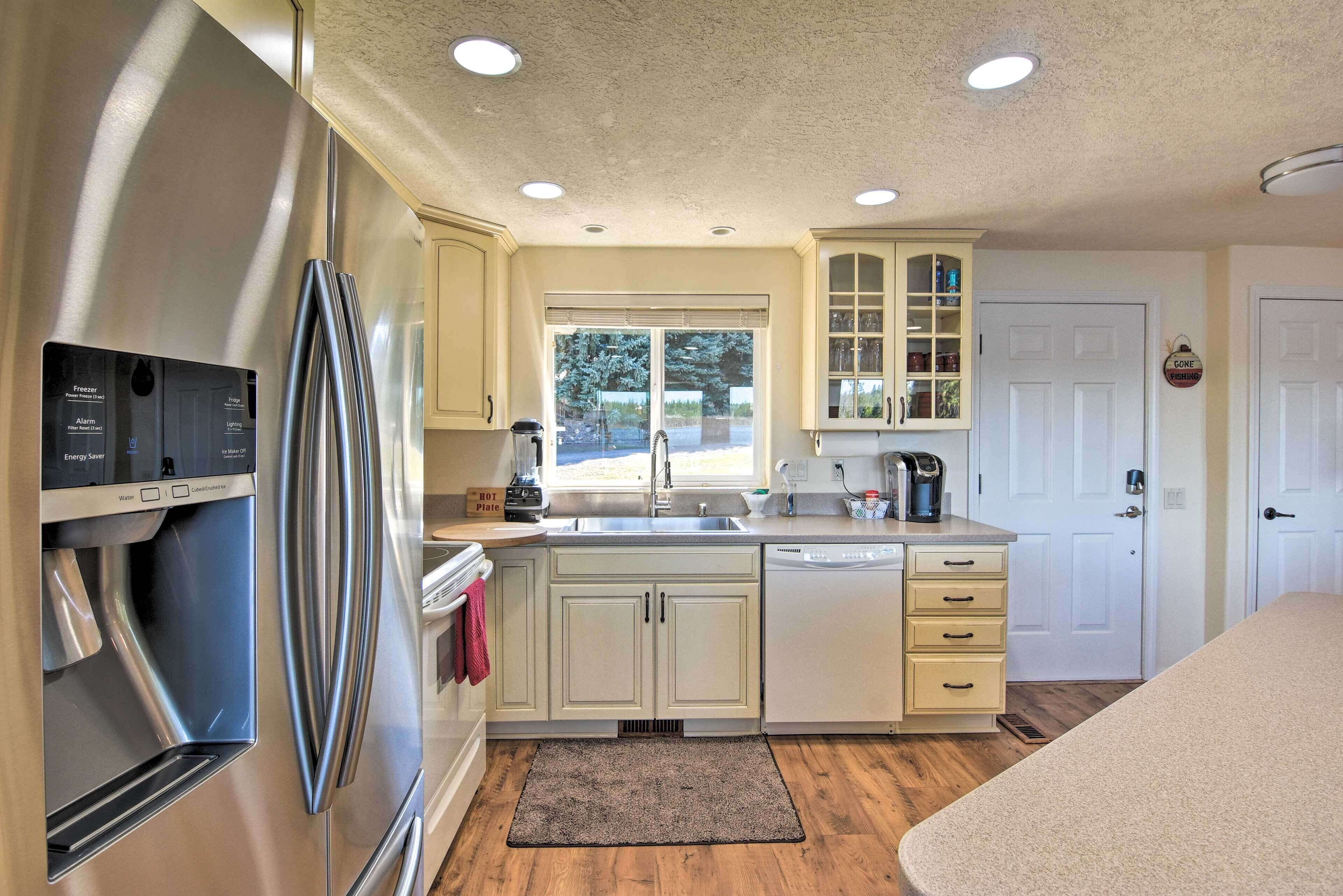 House w/ Private Deck on the Rock Creek Reservoir!