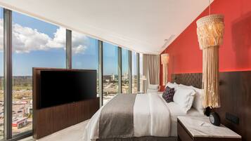 Junior Suite vista a la ciudad | Ropa de cama de alta calidad, edredón y camas Tempur-Pedic