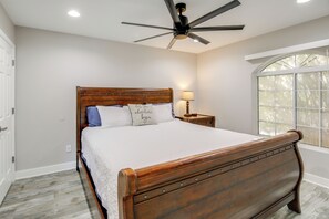 3 bedrooms, travel cot, Internet, bed sheets