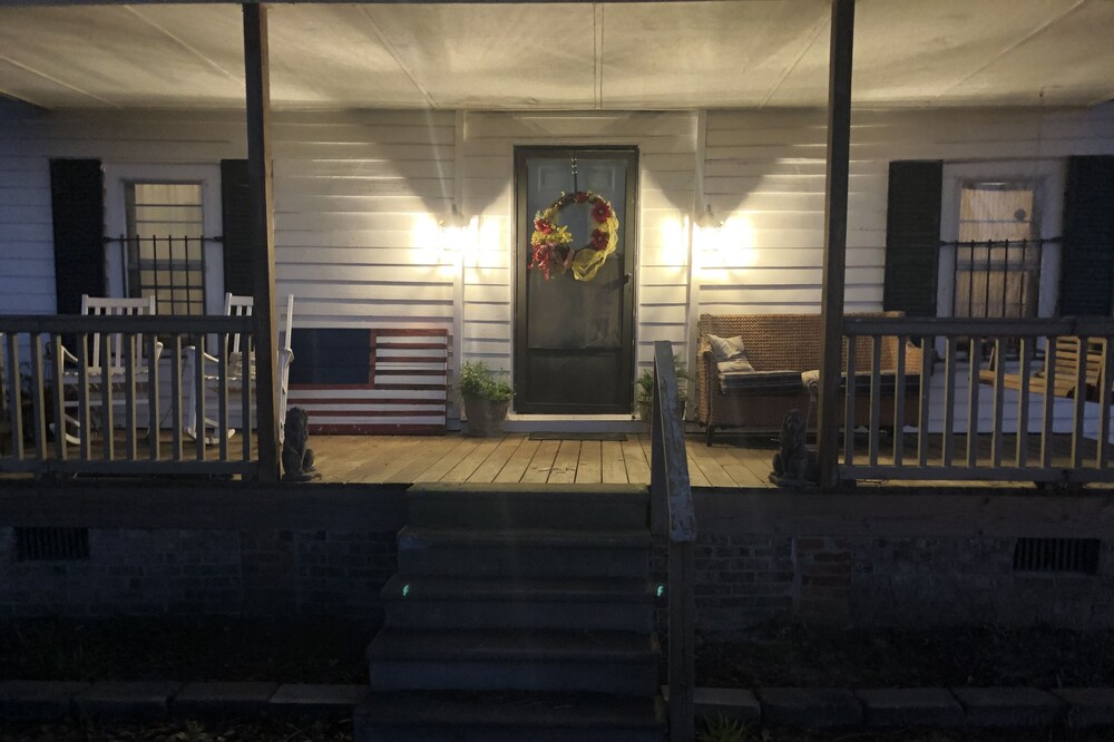 Rustic Farmhouse at Chandler Lodge