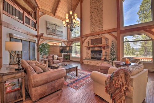 Grand Angel Fire Retreat w/ Hot Tub & Fire Pit!