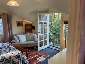Smart TV - Beautiful and comfortable, located in the heart of town (TAWONGA SOUTH)