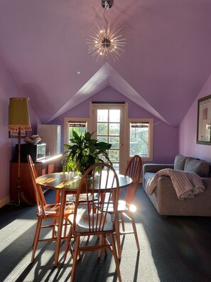 Interior - Beautiful and comfortable, located in the heart of town (TAWONGA SOUTH)