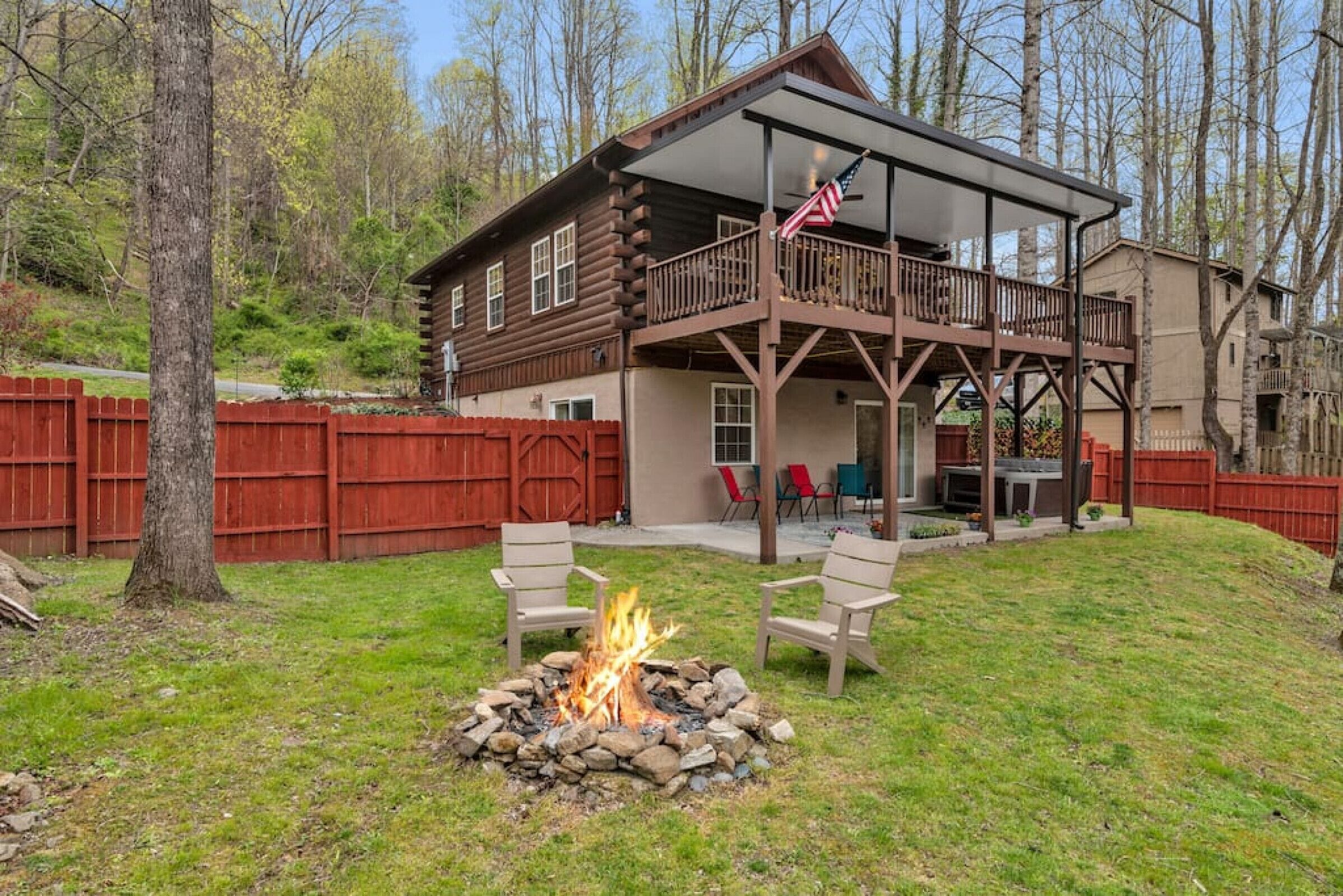 Minutes from all attractions, in the heart of Maggie Valley!
