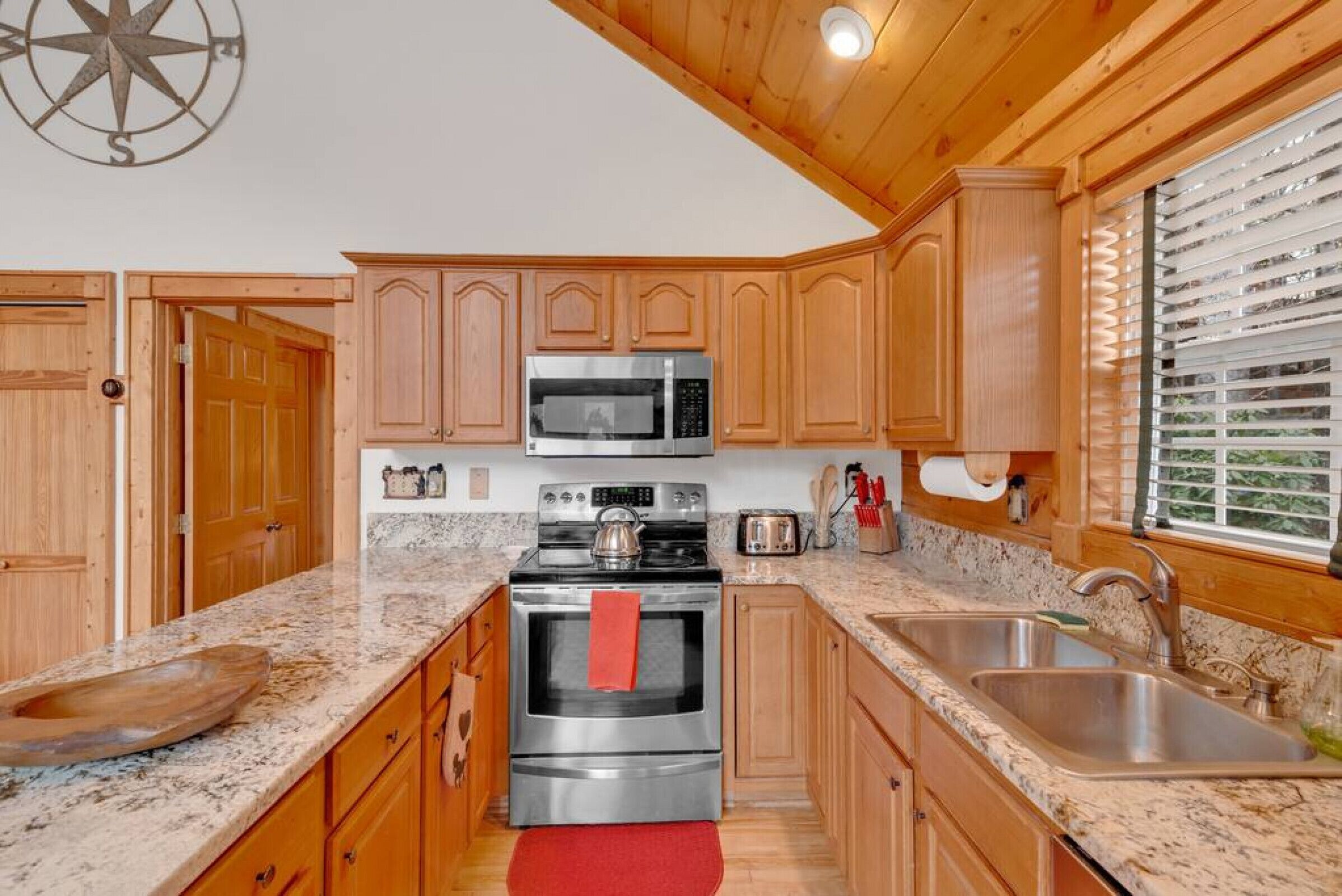 Minutes from all attractions, in the heart of Maggie Valley!