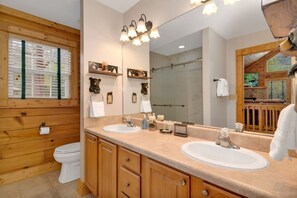 Hair dryer, towels - Minutes from all attractions, in the heart of Maggie Valley! (Maggie Valley)