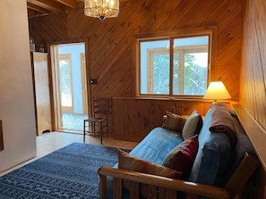 Smart TV, DVD player, books - Comfortable home, hot tub and trails on 140 acres (Concord)