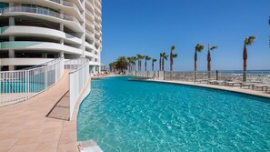 室内游泳池，恒温泳池