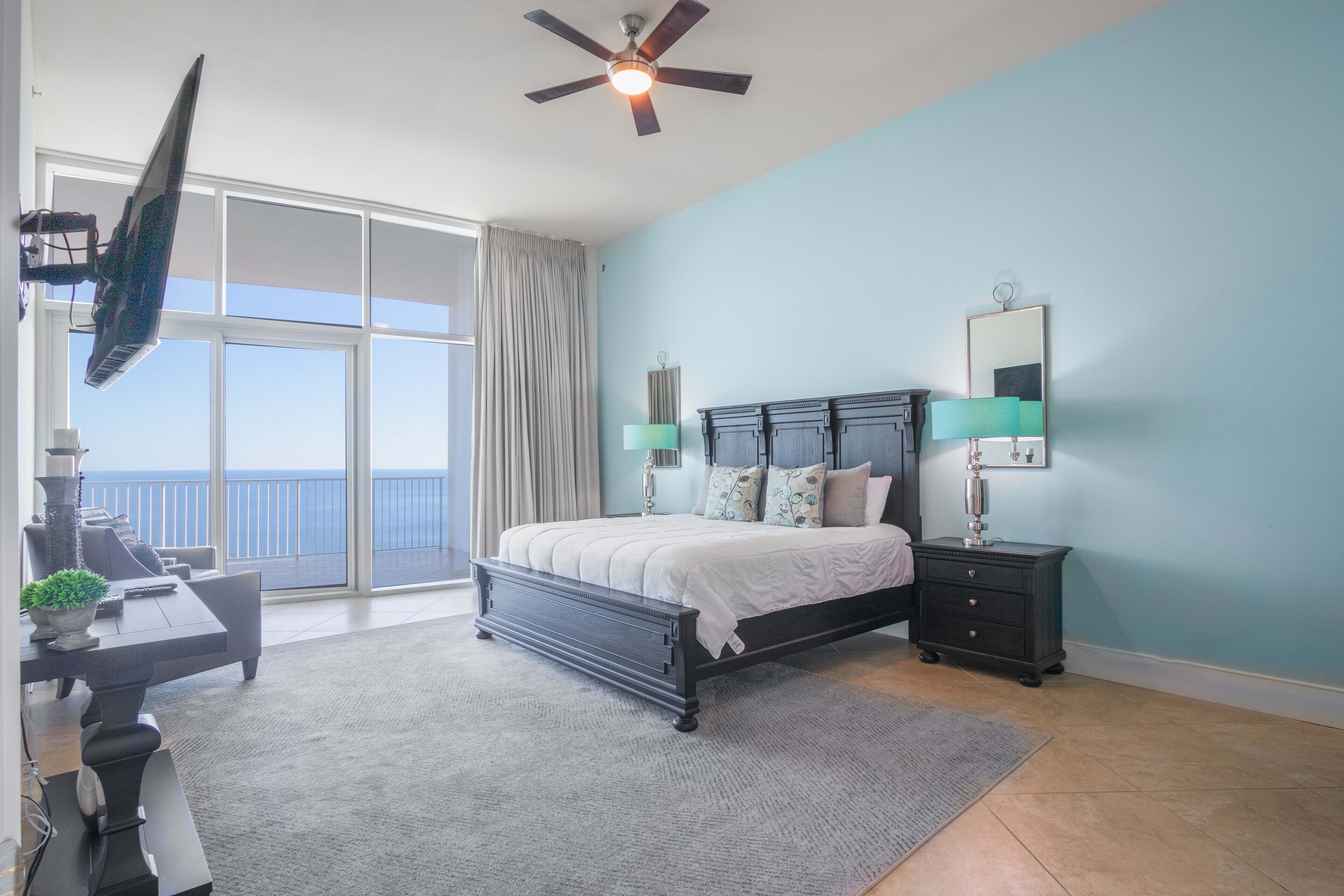 Spacious Penthouse Sleeping 18 on the Gulf of Mexico