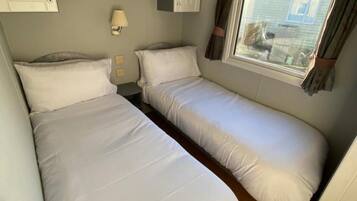 Chalet, Multiple Beds | 2 bedrooms, bed sheets