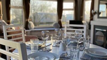 Chalet, Beberapa Tempat Tidur | Dapur pribadi | Lemari es, microwave, oven, dan kompor