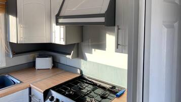 Chalet, Beberapa Tempat Tidur | Dapur pribadi | Lemari es, microwave, oven, dan kompor